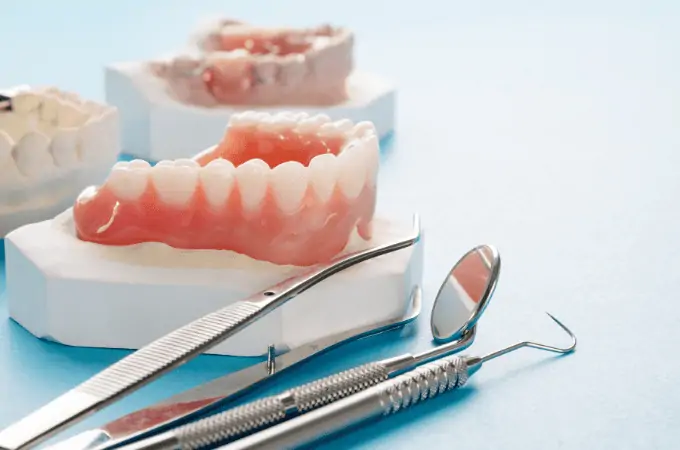 Read more about the article Dentures vs Bridges: Which is a better option?