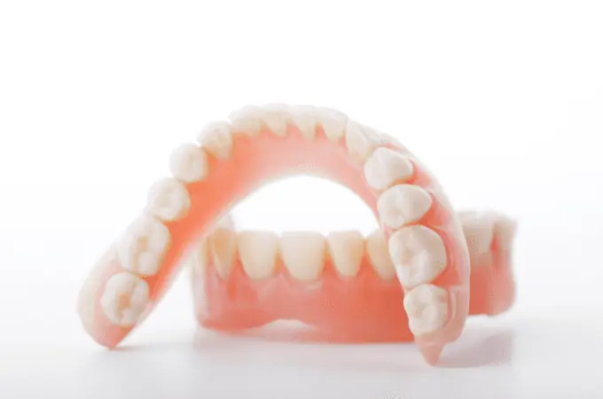 Read more about the article Palateless dentures: All You Need To Know About Horseshoe Dentures